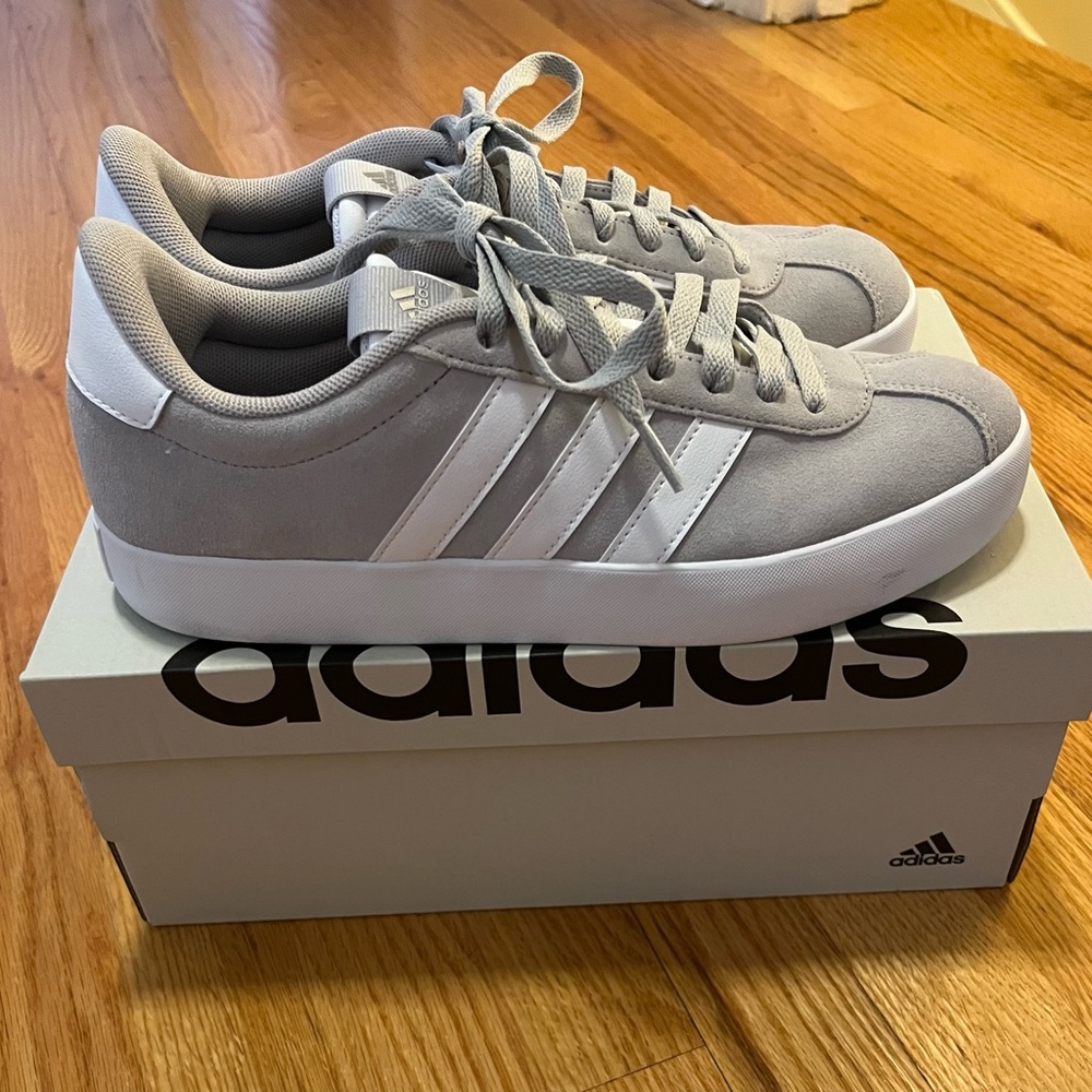 Adidas women’s VL Court 3.0 sneaker, like new